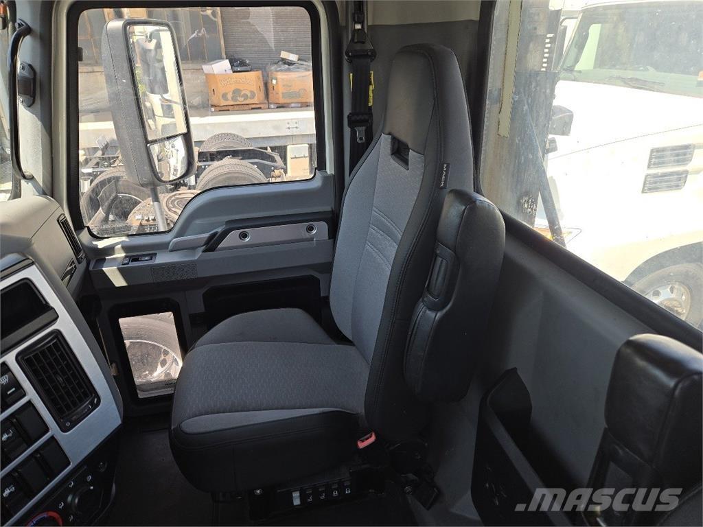 Mack AN64T Tractor Units