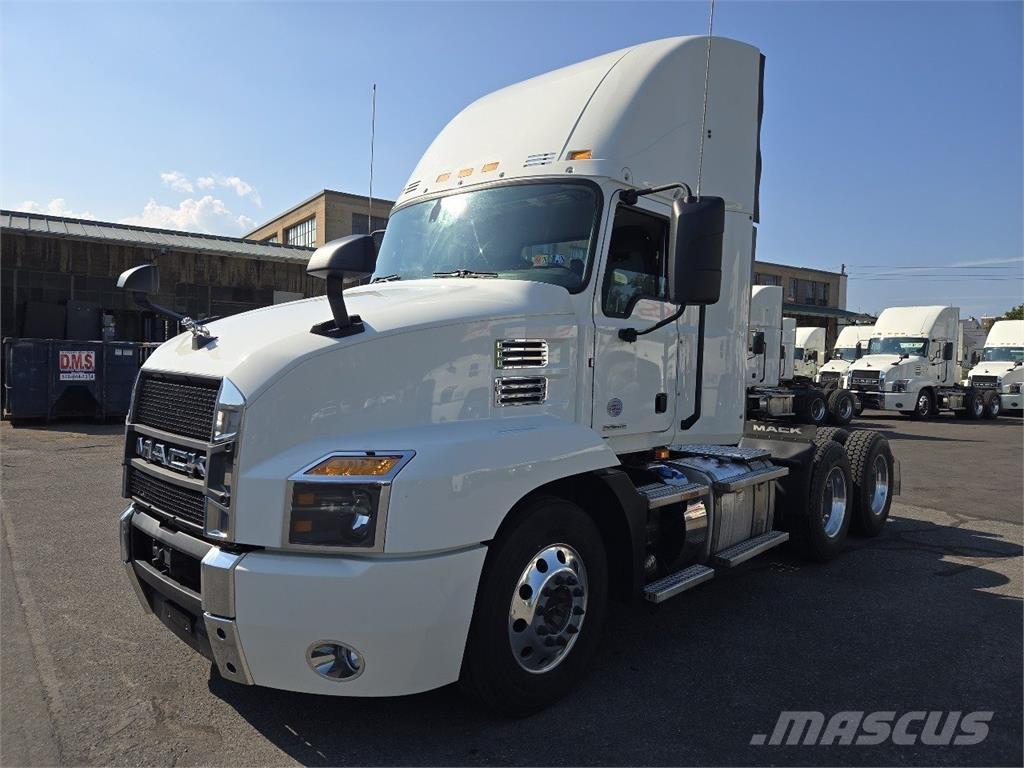 Mack AN64T Tractor Units