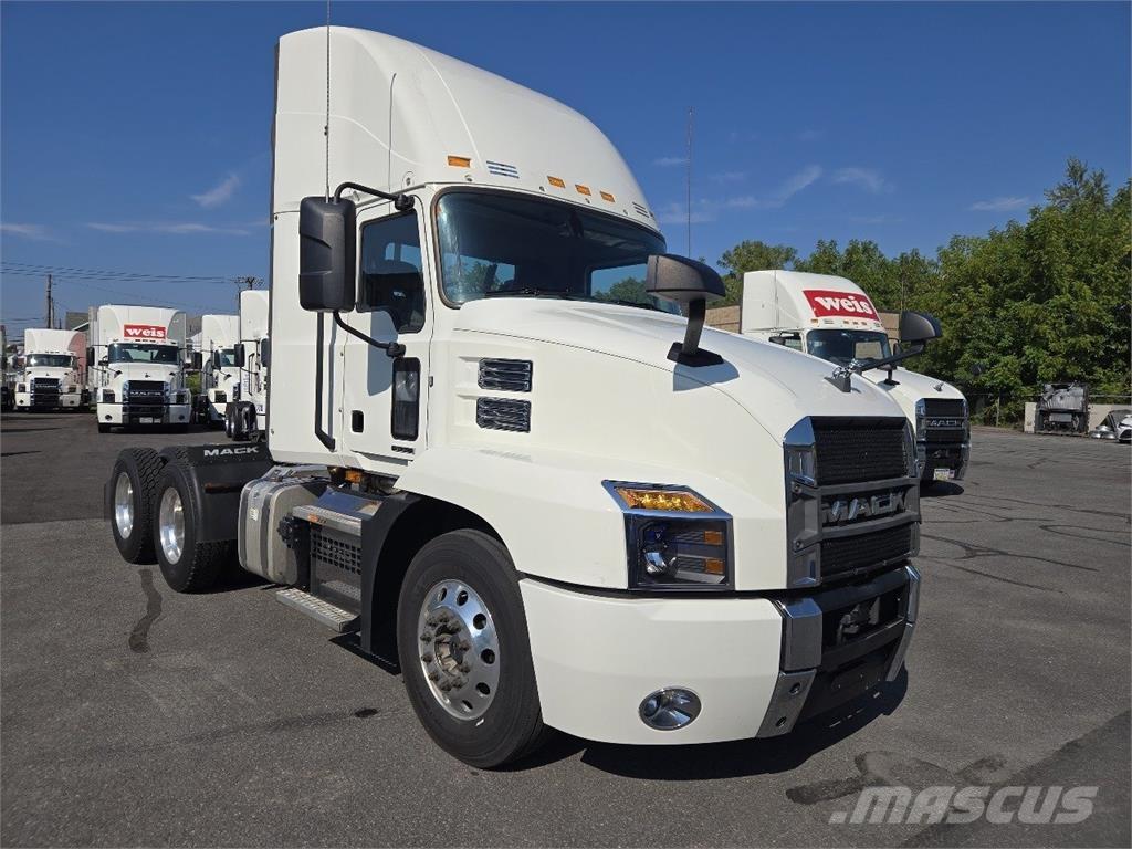 Mack AN64T Tractor Units