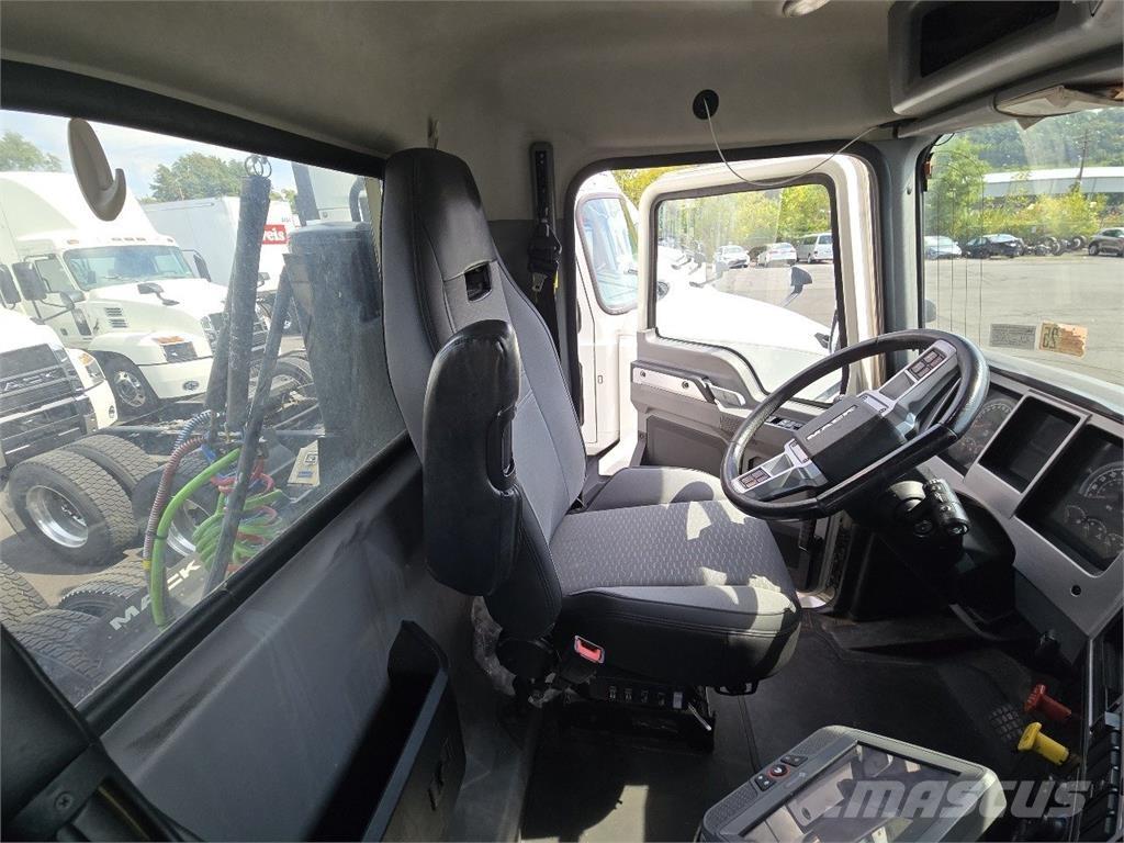 Mack AN64T Tractor Units