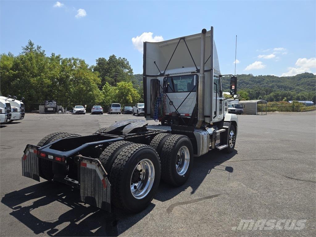 Mack AN64T Tractor Units