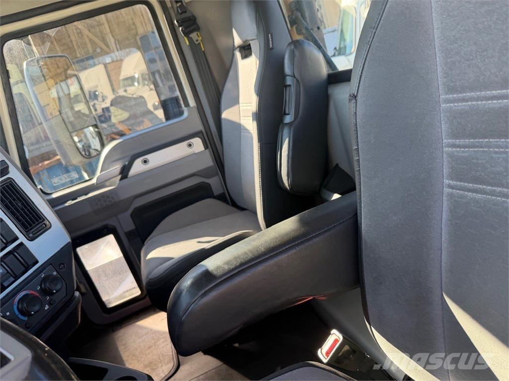 Mack AN64T Tractor Units