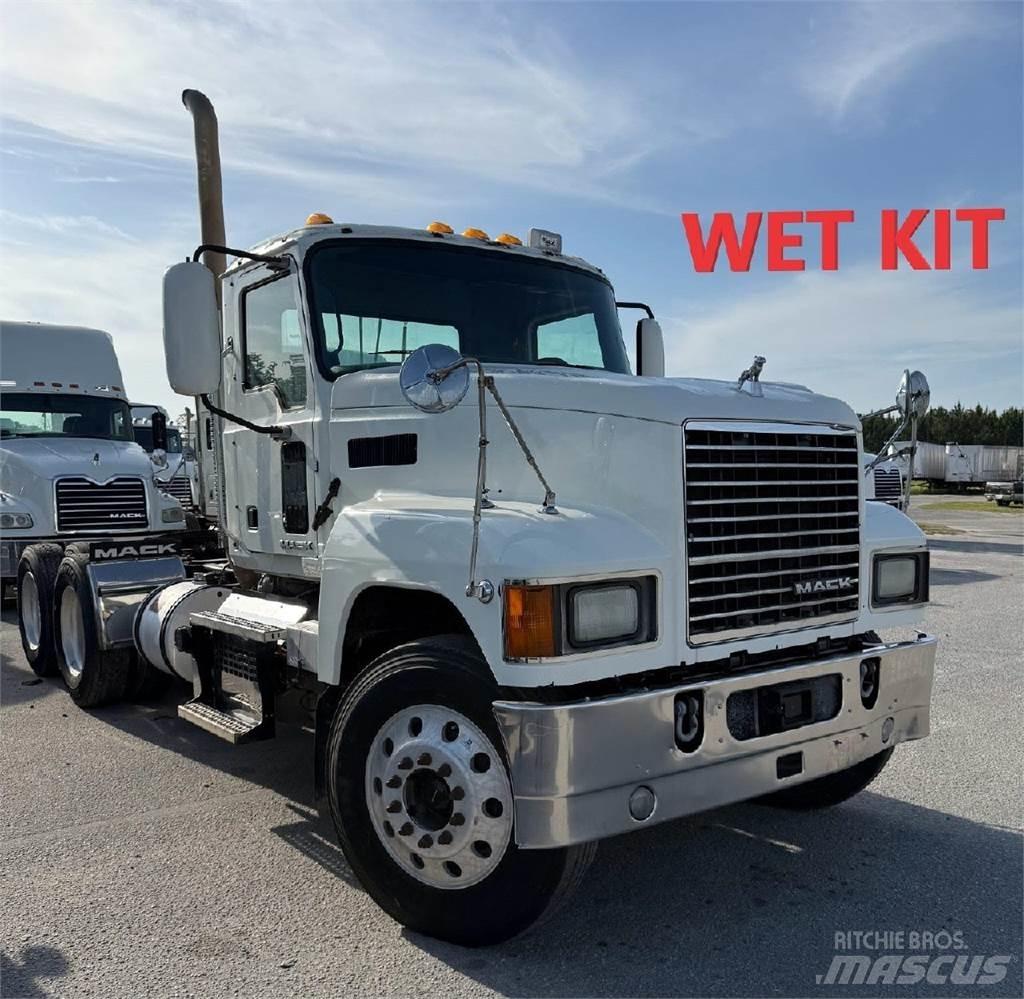 Mack CHU613 Tractor Units