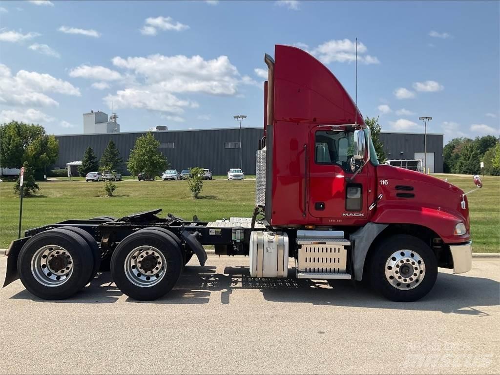 Mack CXU613 Tractor Units