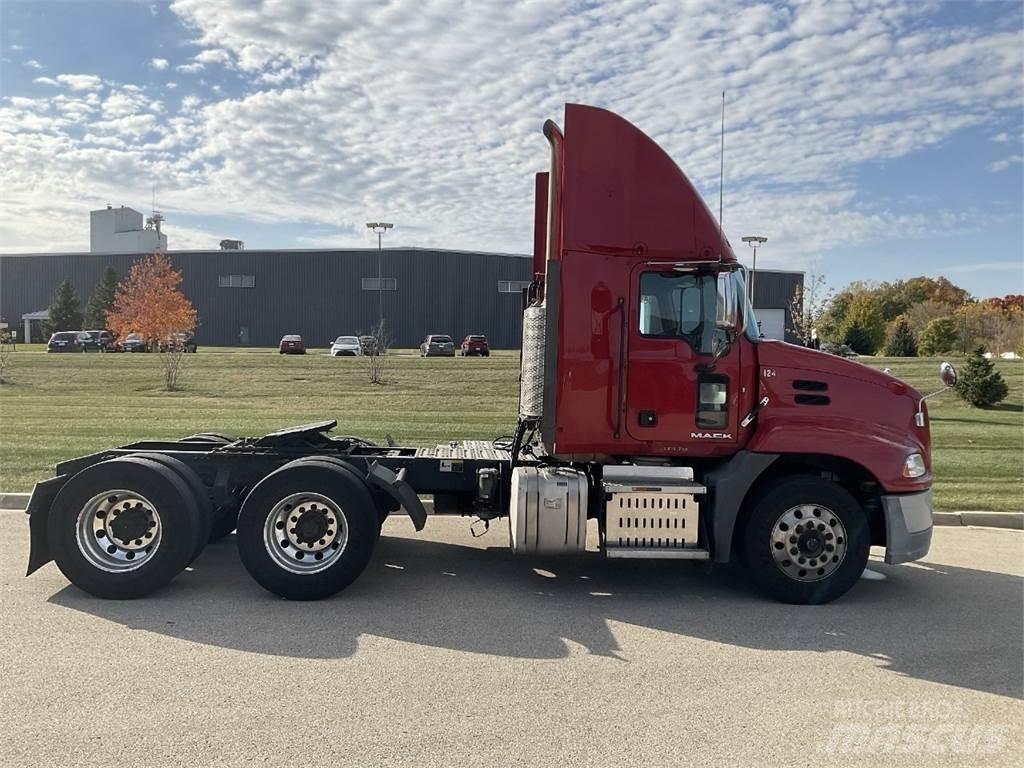 Mack CXU613 Tractor Units
