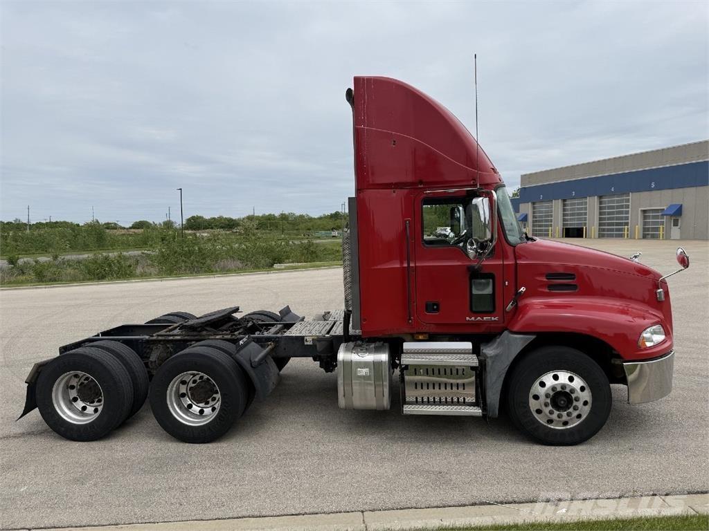 Mack CXU613 Tractor Units