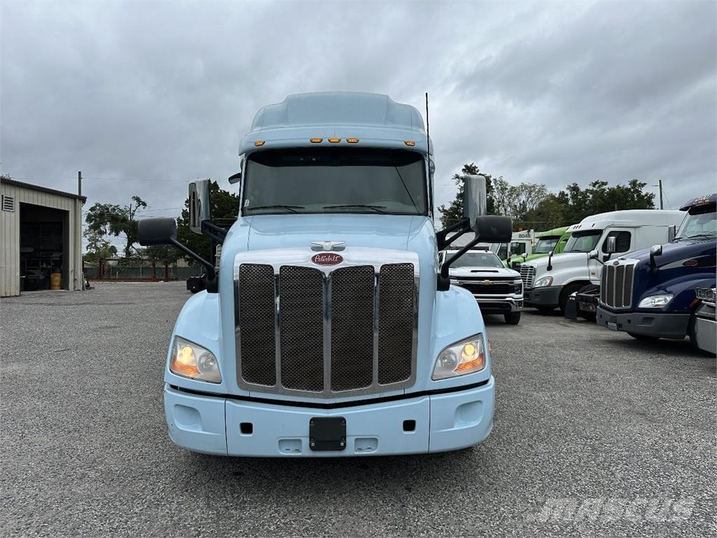 Peterbilt 579 Tractor Units