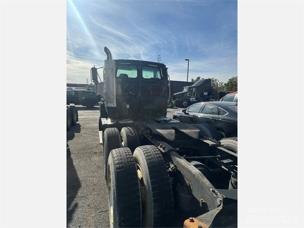 Sterling A9500 Tractor Units
