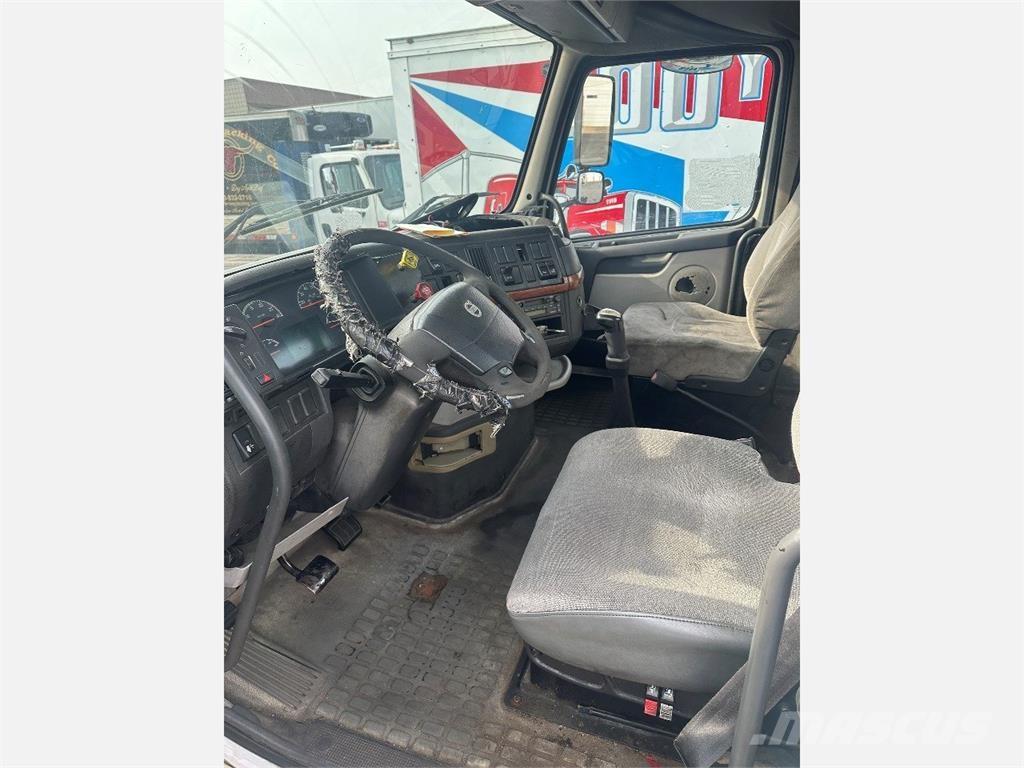 Volvo VNL Tractor Units