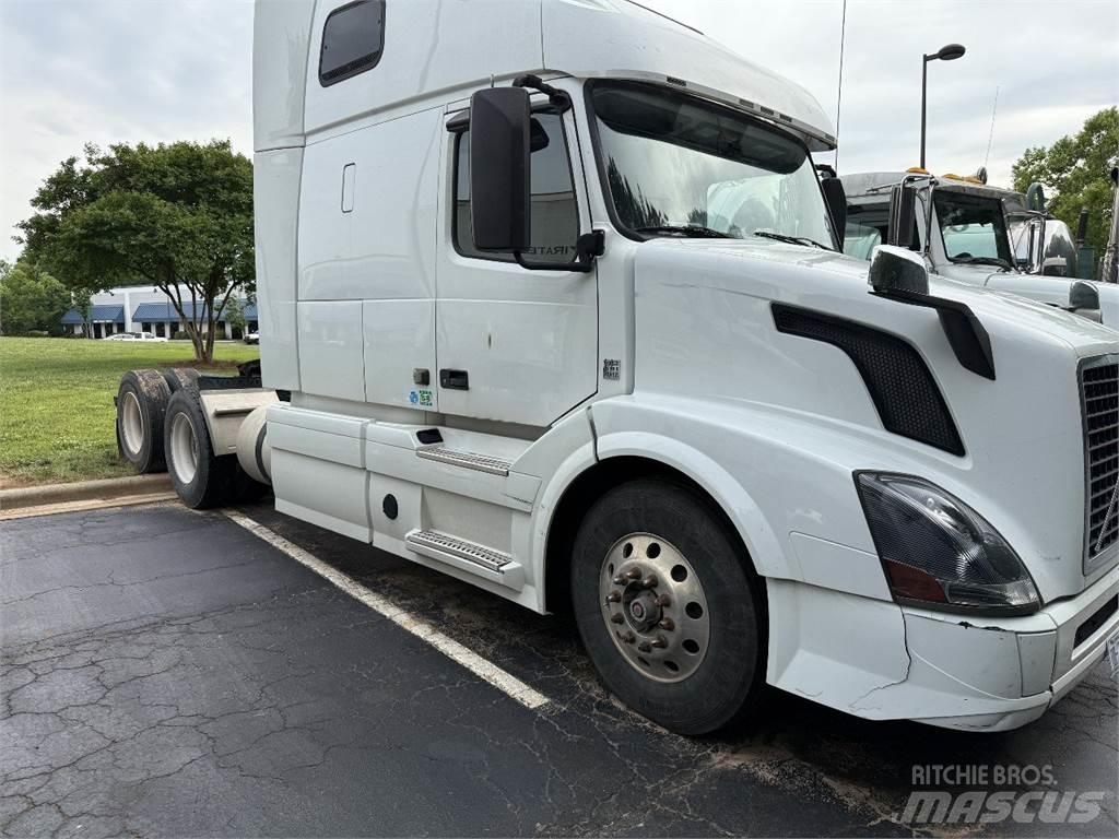 Volvo VNL64T670 Tractor Units