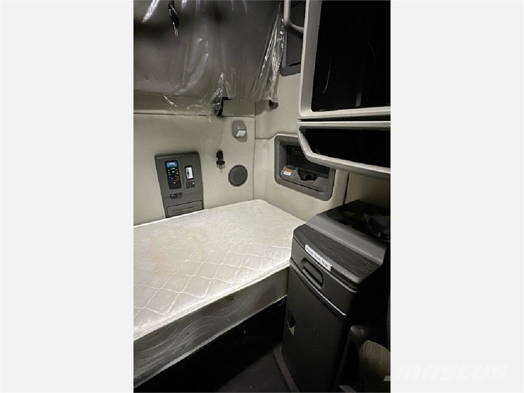 Volvo VNL64T760 Tractor Units