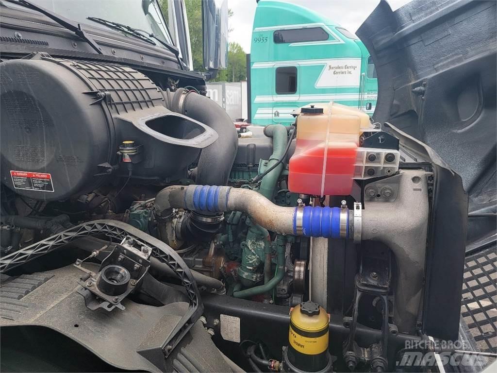 Volvo VNL64T780 Tractor Units