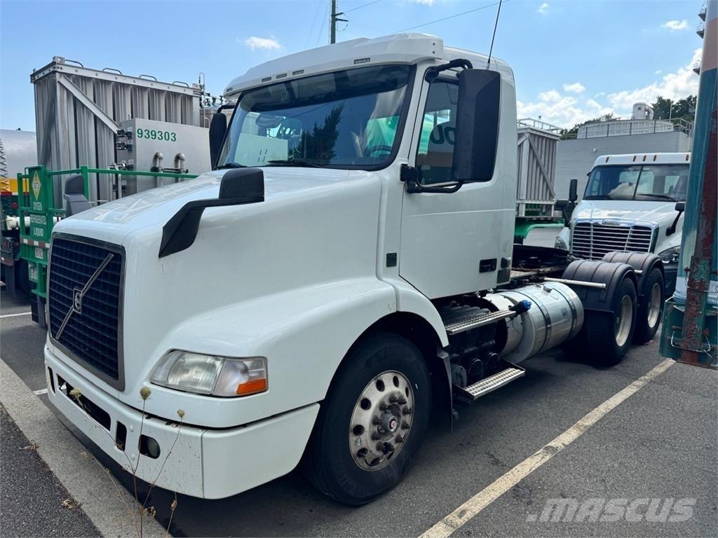 Volvo VNM64T200 Tractor Units