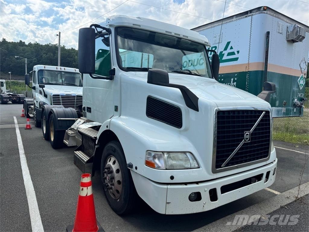 Volvo VNM64T200 Tractor Units