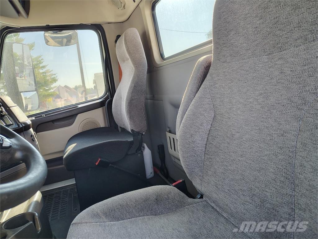 Volvo VNM64T200 Tractor Units