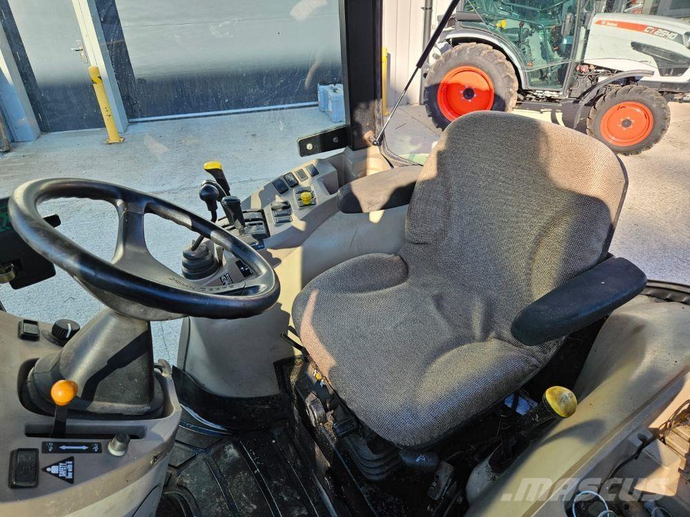 John Deere 3520 Tractors