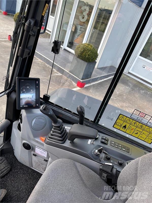 Develon DX63-7 Midi excavators  7t - 12t