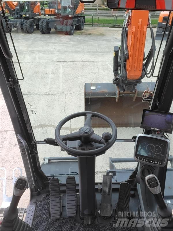 Doosan DX140W-5 Wheeled excavators