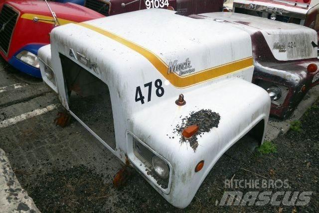 Mack R690T Transportation - Others