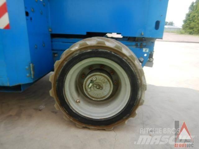 Genie GS-2669DC Articulated boom lifts