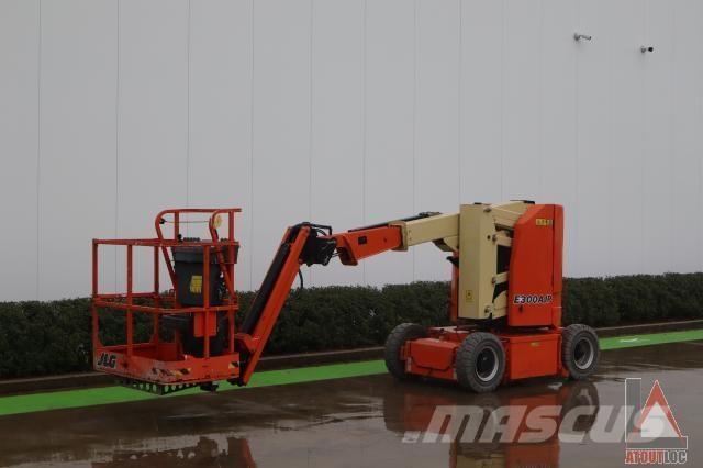 JLG E300AJP Articulated boom lifts