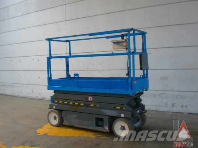 SkyJack SJ3220 Articulated boom lifts