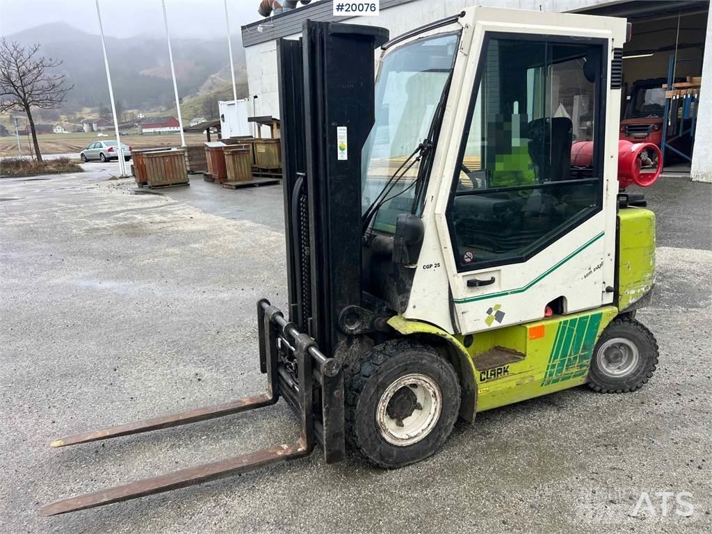 Clark CGP 25 truck Construction - Others