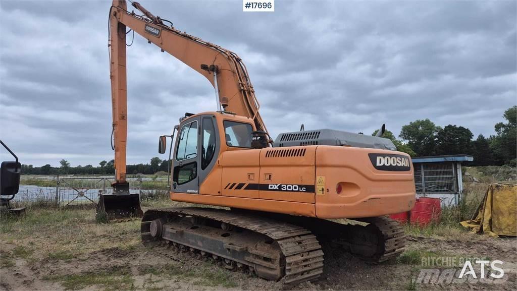 Doosan DX 300 LC Crawler excavators