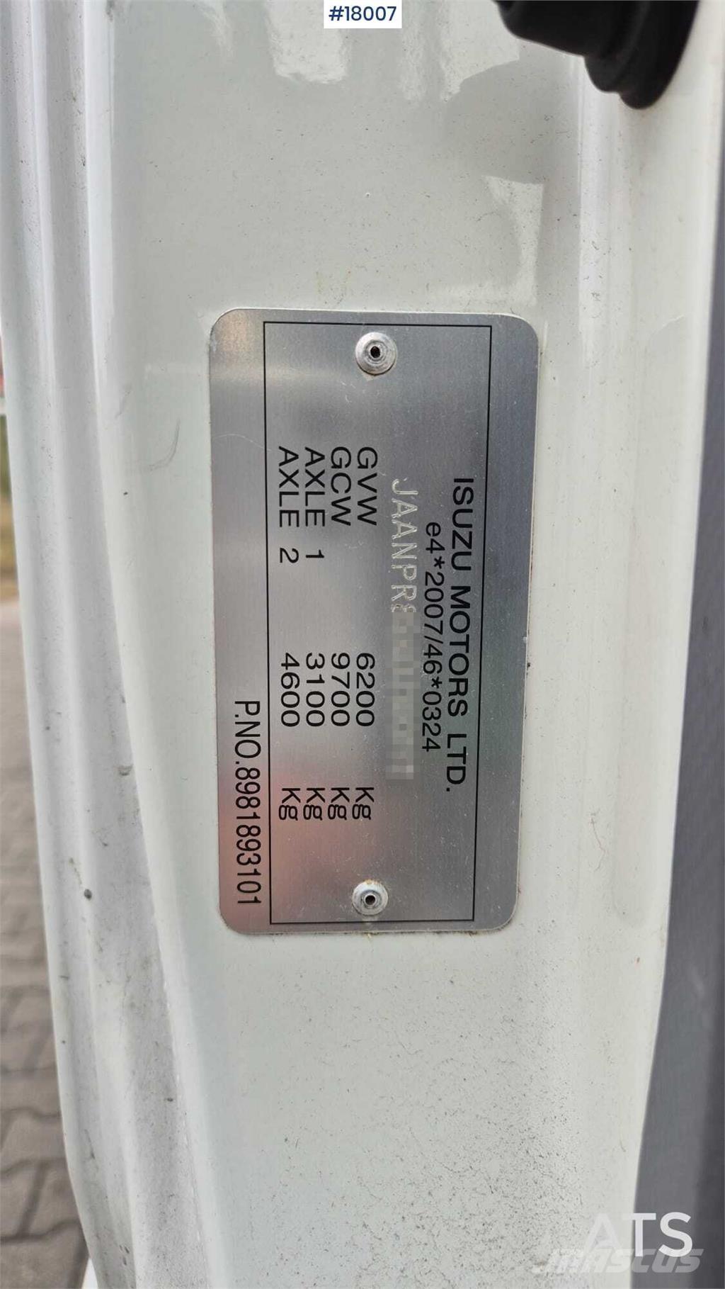 Isuzu N2R Crane trucks