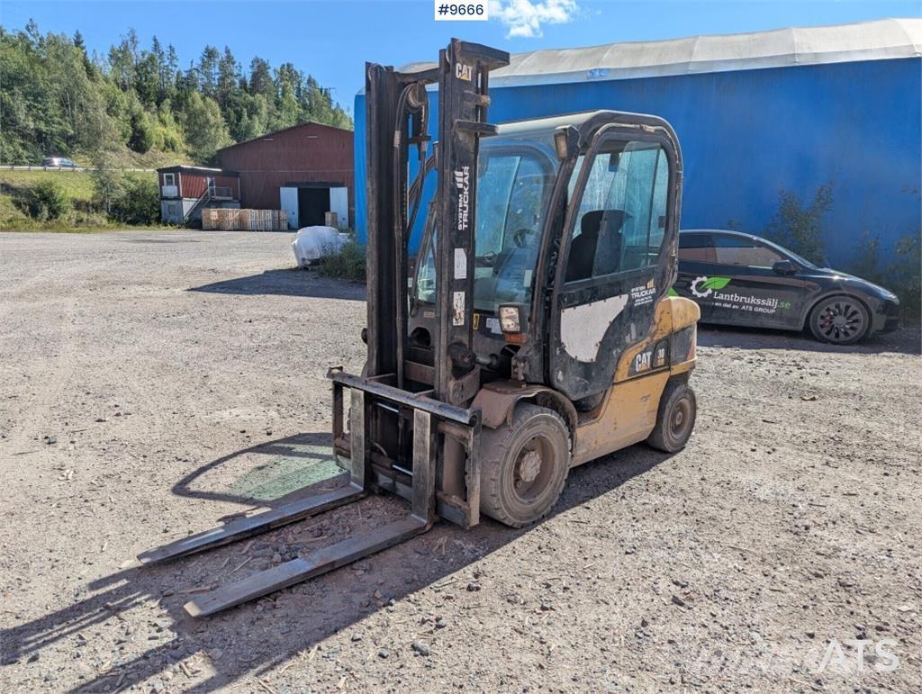 CAT DP30N Diesel trucks