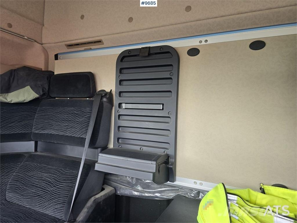 Mercedes-Benz Arocs Hook lift trucks