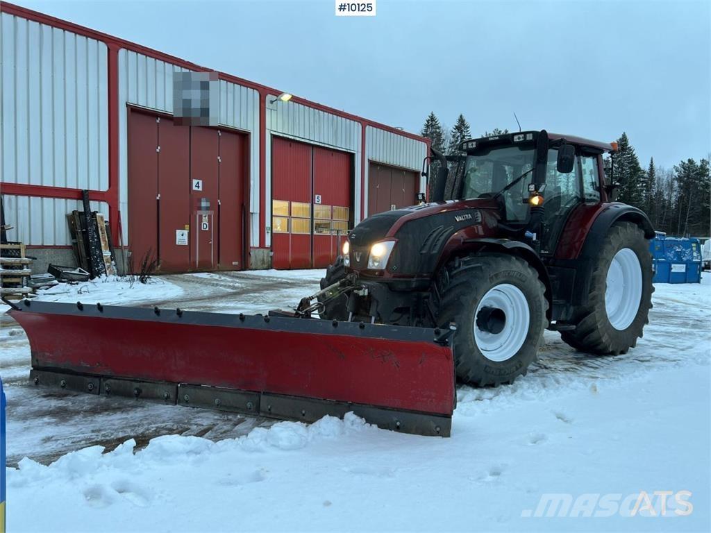 Valtra T213 Tractors