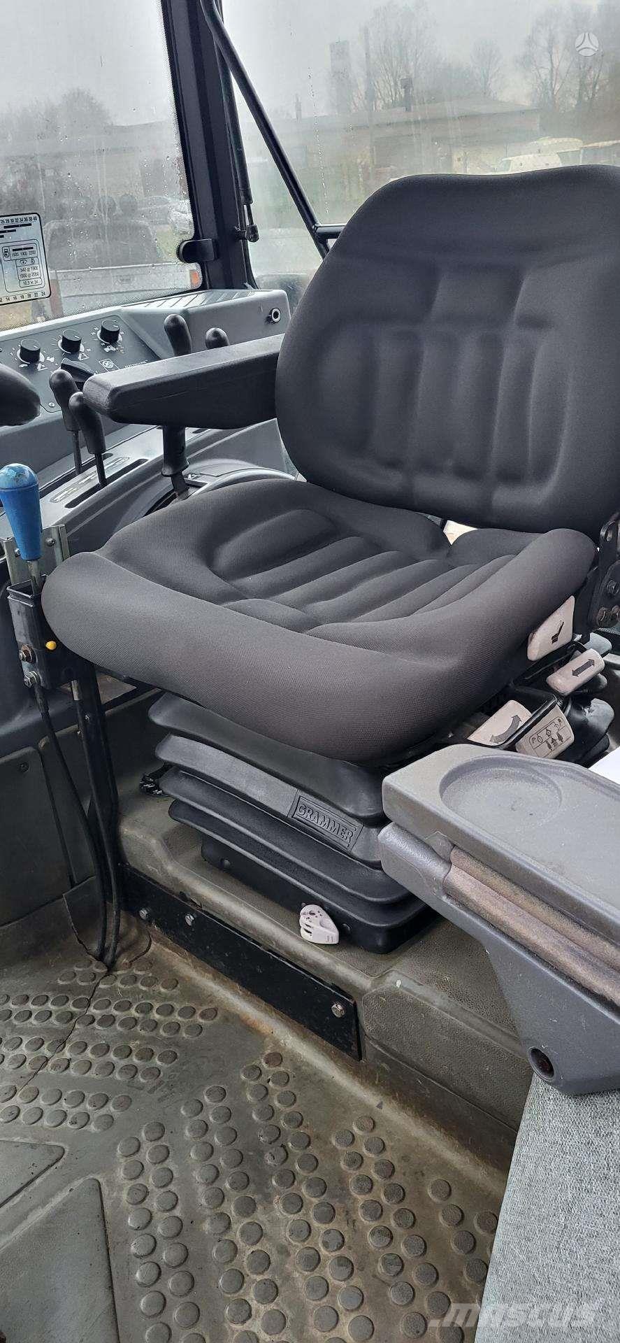 New Holland 7740 Tractors