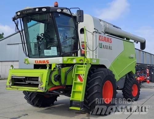 CLAAS Tucano 440 Combine harvesters