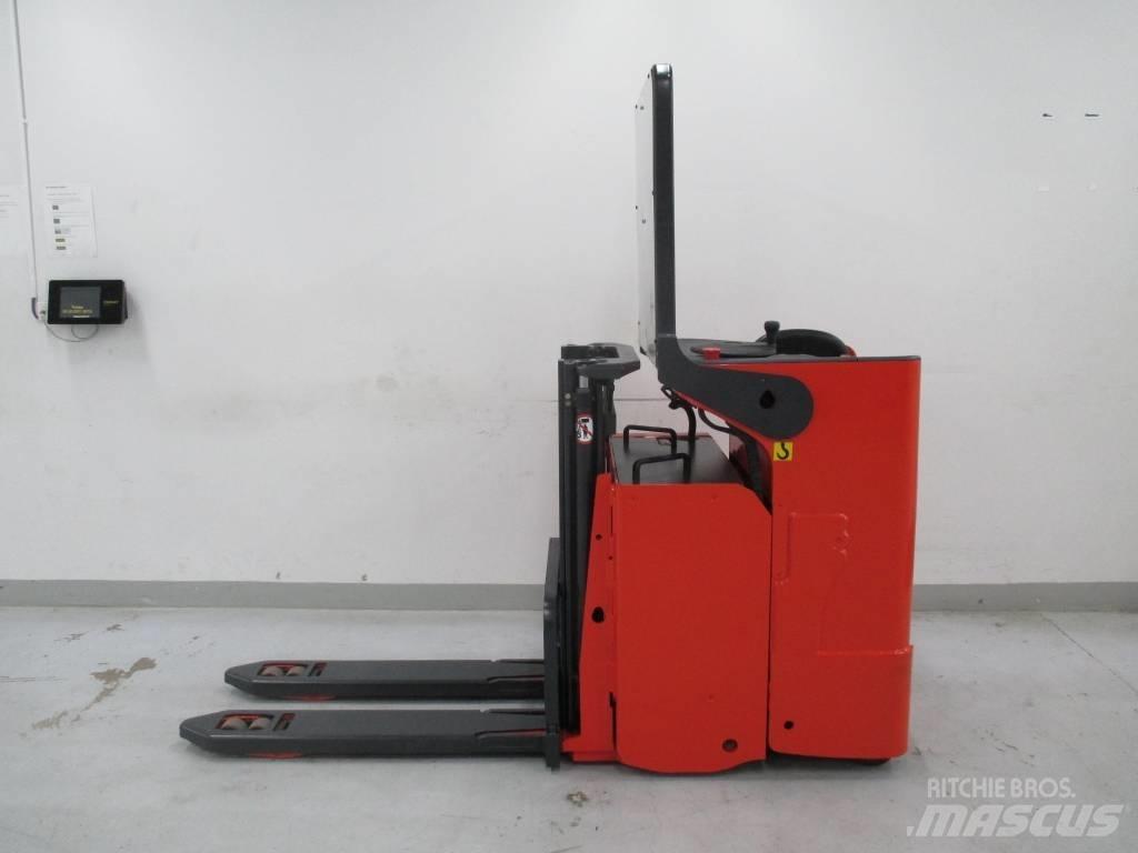 Linde L12LS Self propelled stackers