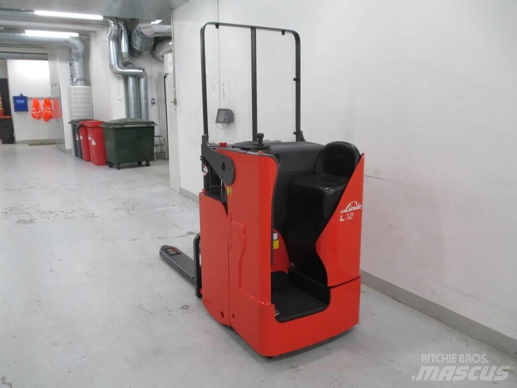 Linde L12LS Self propelled stackers
