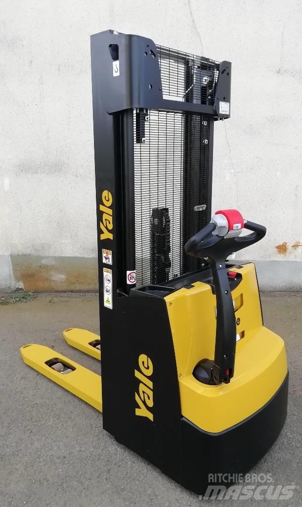 Yale MS12 Pedestrian stacker