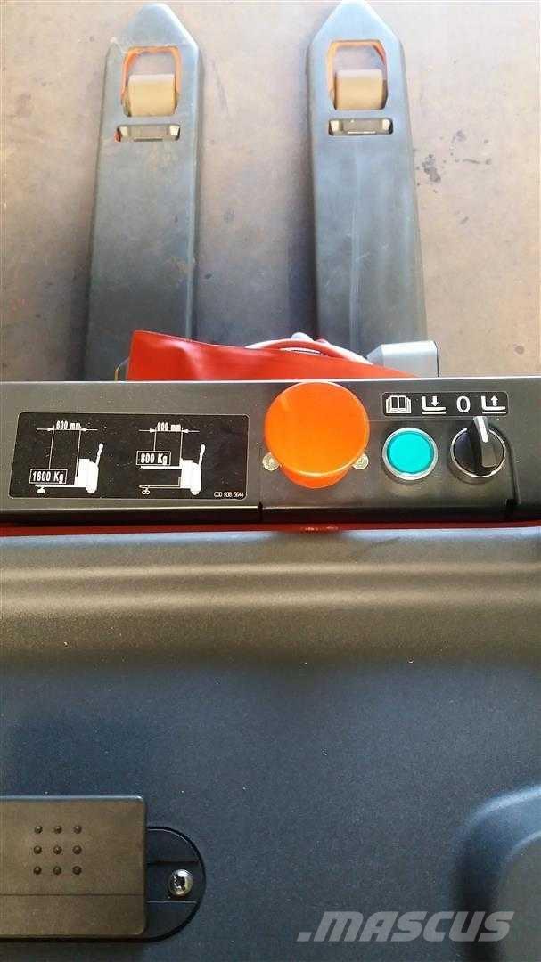 Linde T16L Pedestrian stacker