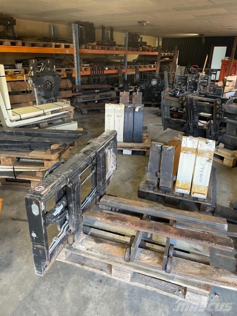  Andet Div udstyr Other components