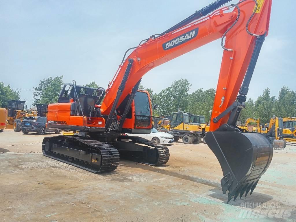 Doosan DX 225 Crawler excavators