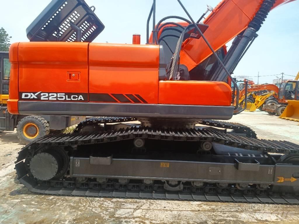 Doosan DX 225 Crawler excavators
