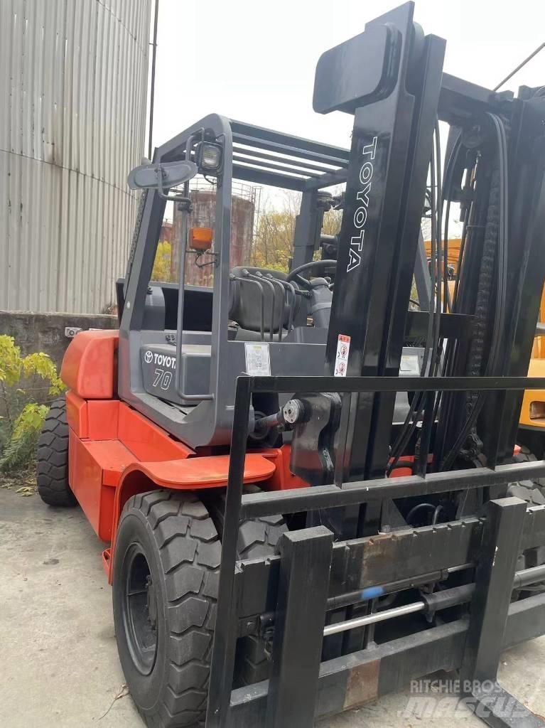 Toyota 7 Ton Diesel trucks