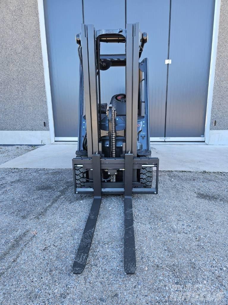 Linde E30-01 Electric forklift trucks