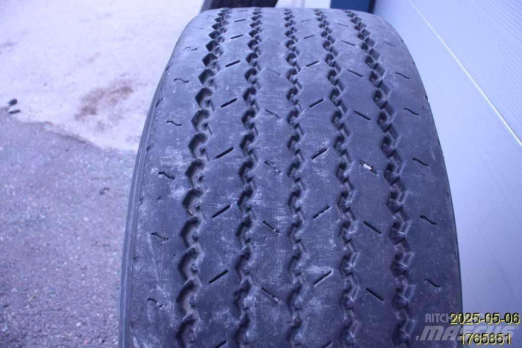  Entreprenad Däck Tyres, wheels and rims
