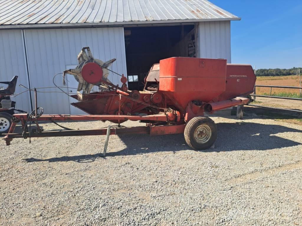 International 82 Combine harvester heads