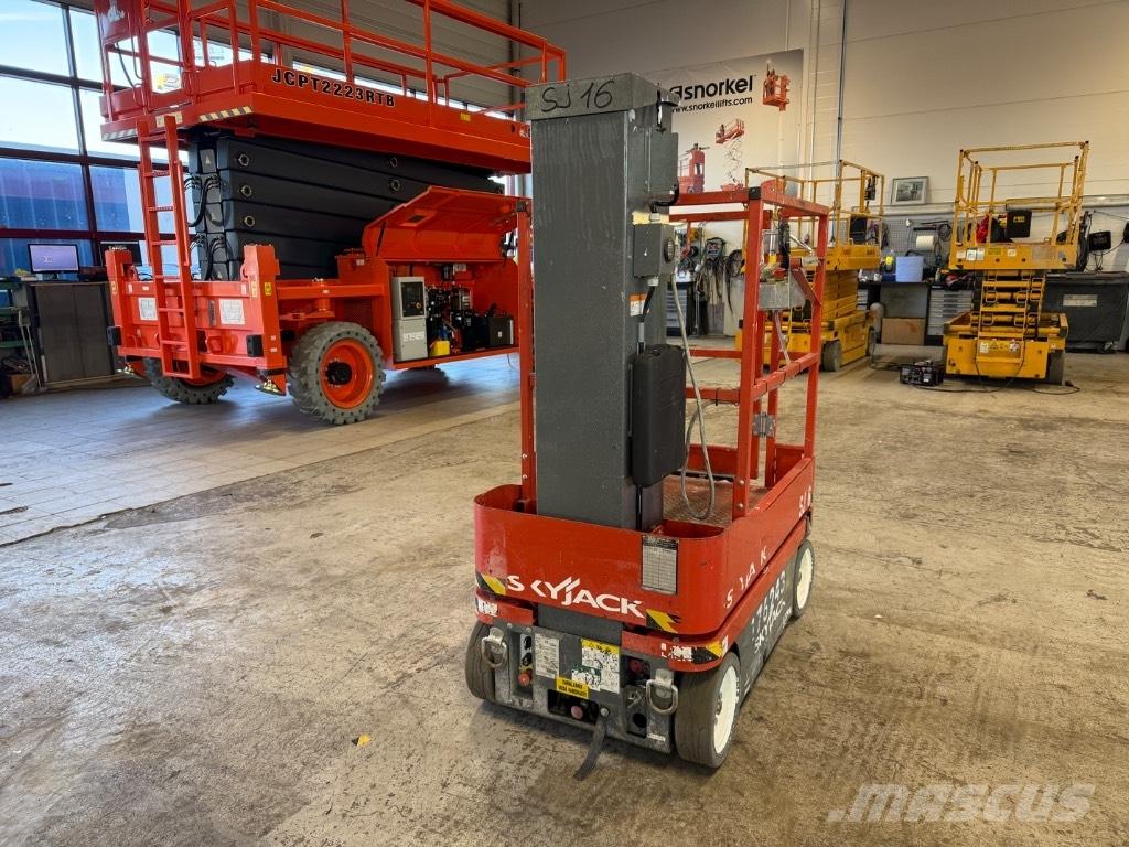 SkyJack SJ 16 Vertical mast lifts