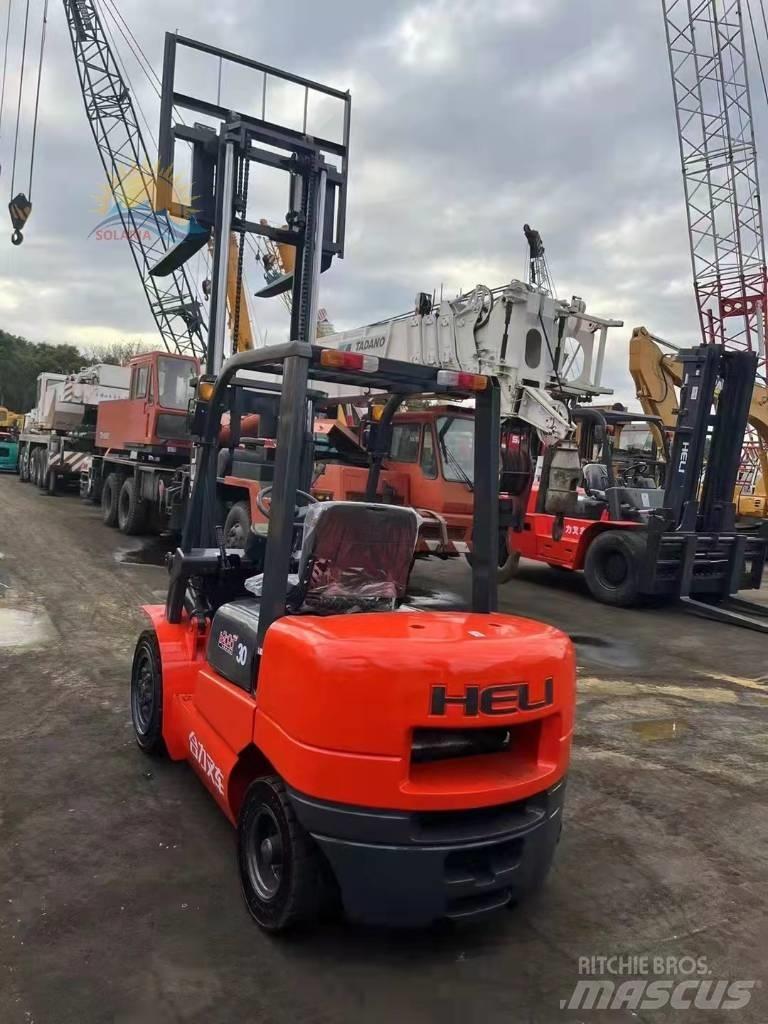 Heli CPCD 30 Diesel trucks