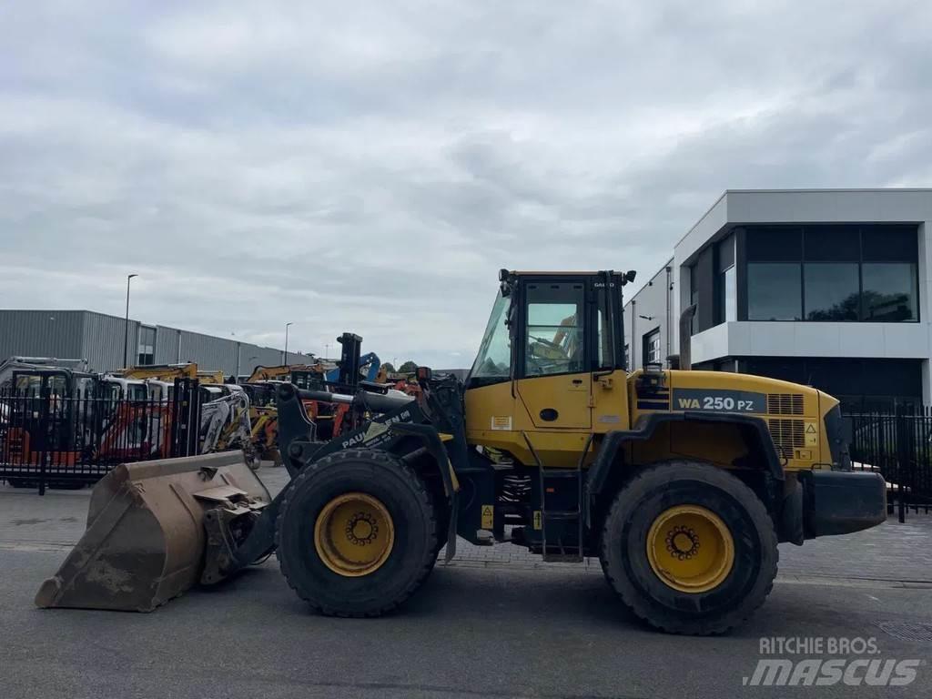 Komatsu WA250 Wheel loaders