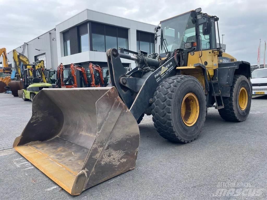 Komatsu WA250 Wheel loaders