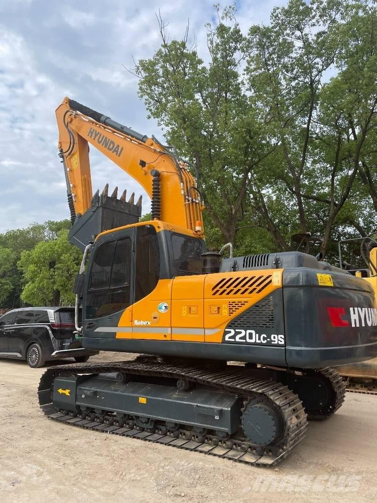 Hyundai 220LC-9S Midi excavators  7t - 12t